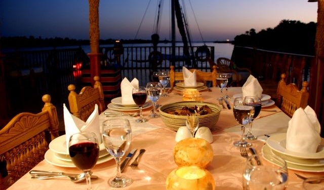 Dahabeya Queen Farida sailing Nile Cruise